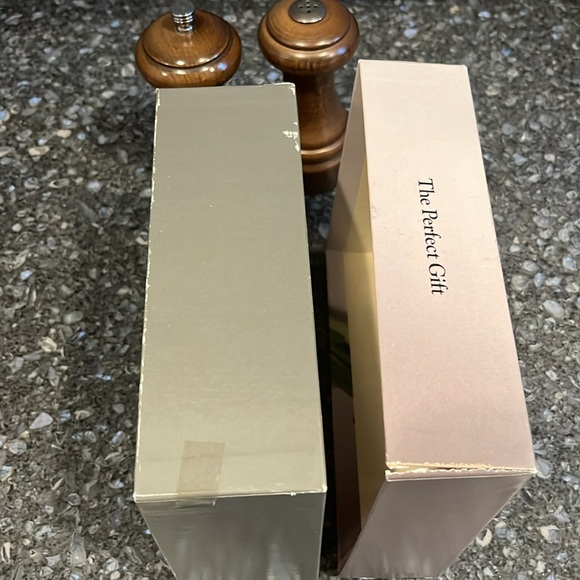 Vintage Wood OLDE THOMPSON Pepper Mill And Salt Shaker Set New Condition - Picture 8 of 10